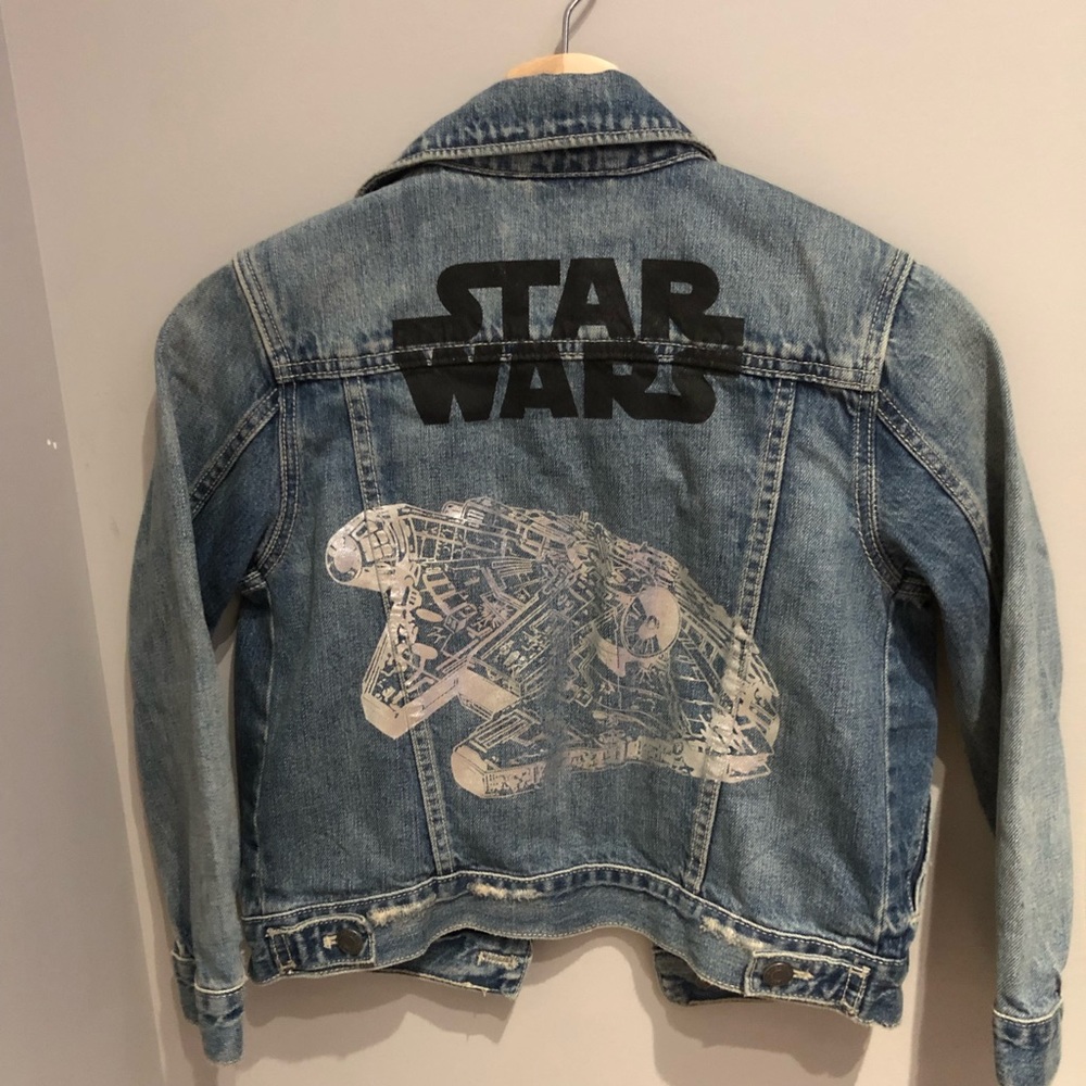 GAP KIDS STAR WARS DENIM JACKET. Size small (6-7years)
